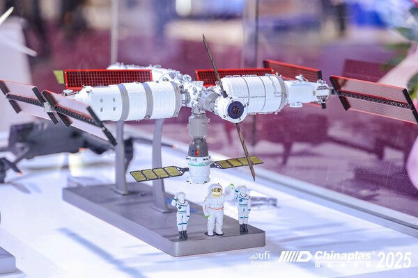 CHINAPLAS 2026�۽���ʮ���塱�»��������ܲ�ҵӭ���ܻ���ɫ�����